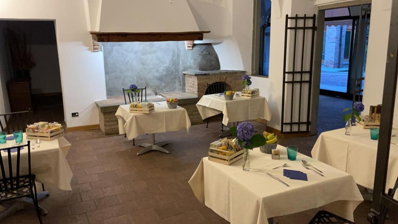 Bes Hotel Bergamo Cologno Al Serio Exterior foto