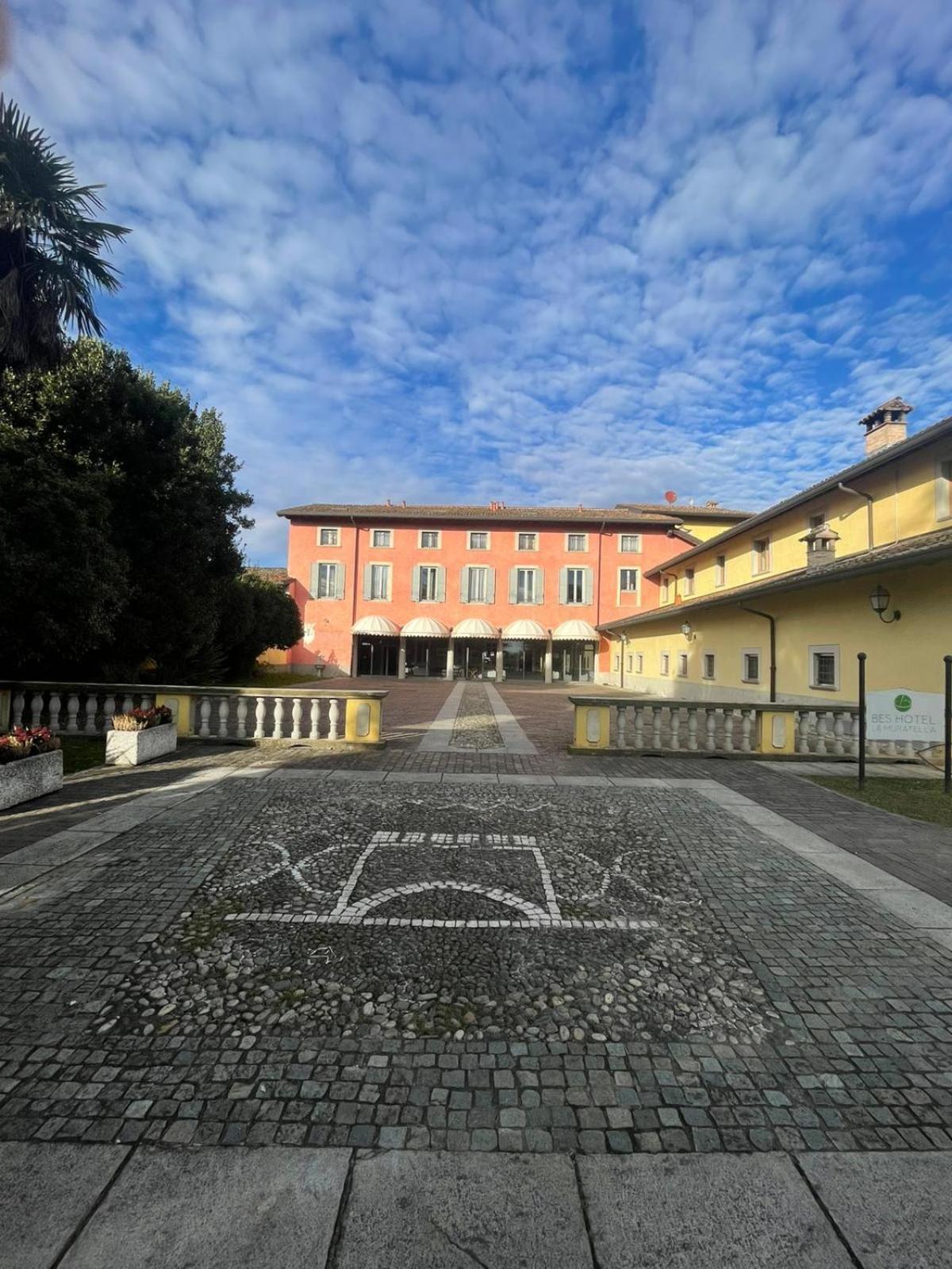 Bes Hotel Bergamo Cologno Al Serio Exterior foto