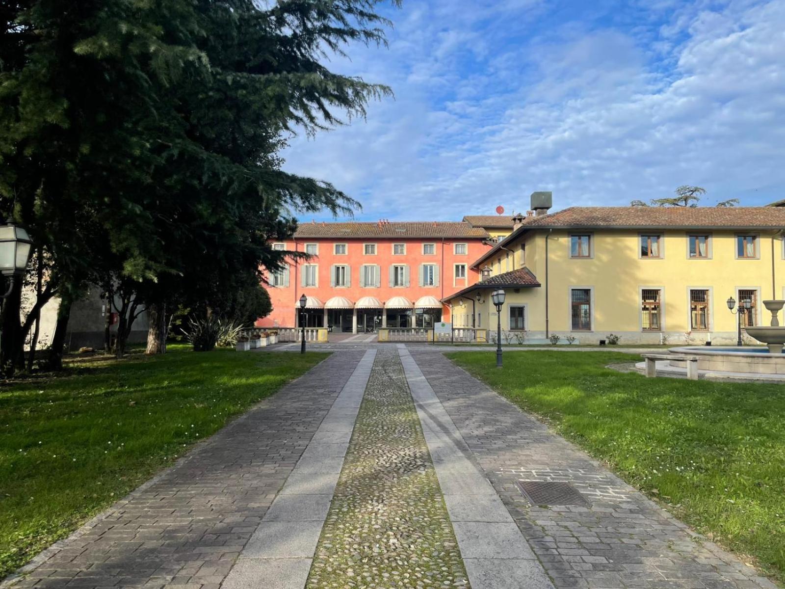 Bes Hotel Bergamo Cologno Al Serio Exterior foto