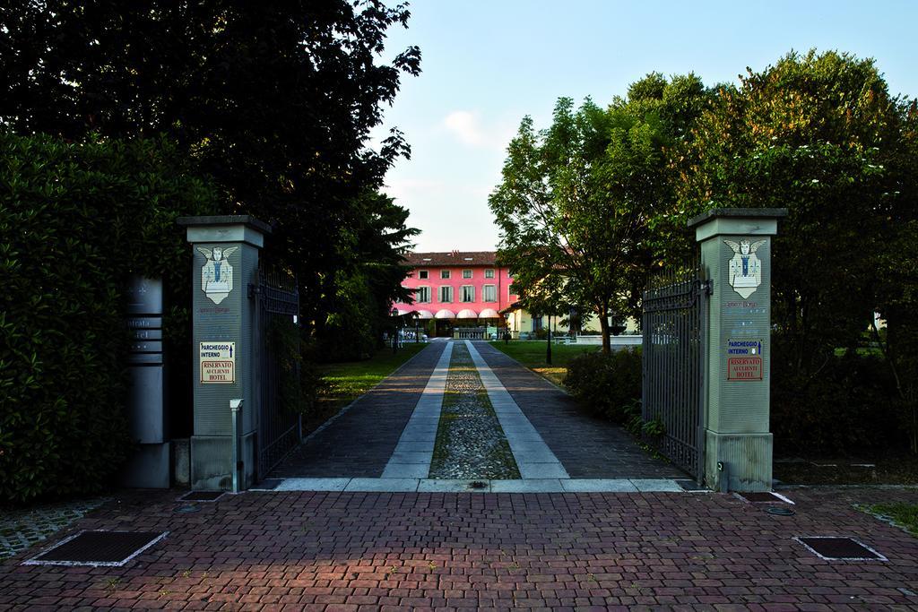 Bes Hotel Bergamo Cologno Al Serio Exterior foto