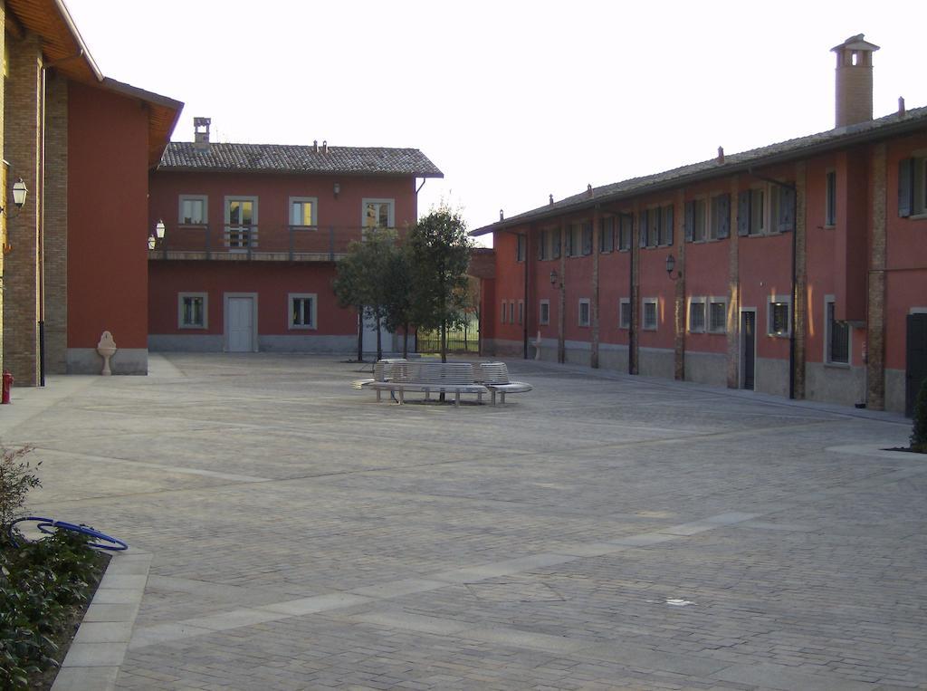 Bes Hotel Bergamo Cologno Al Serio Exterior foto