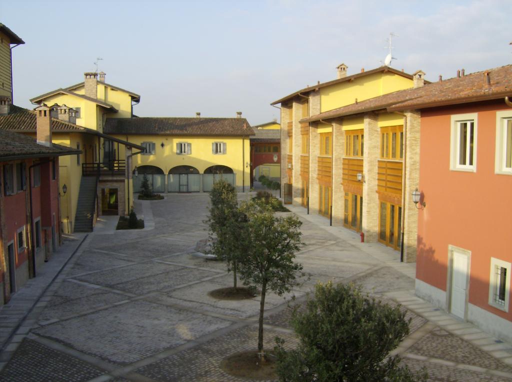 Bes Hotel Bergamo Cologno Al Serio Exterior foto