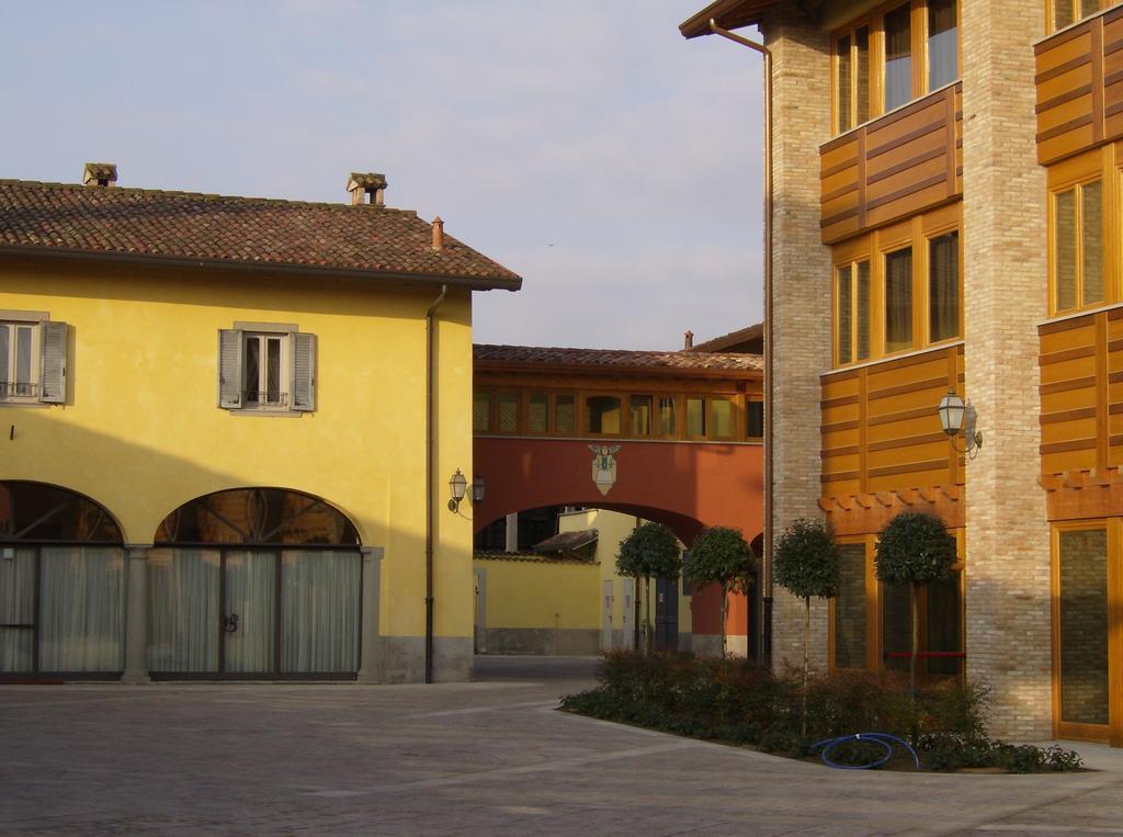 Bes Hotel Bergamo Cologno Al Serio Exterior foto