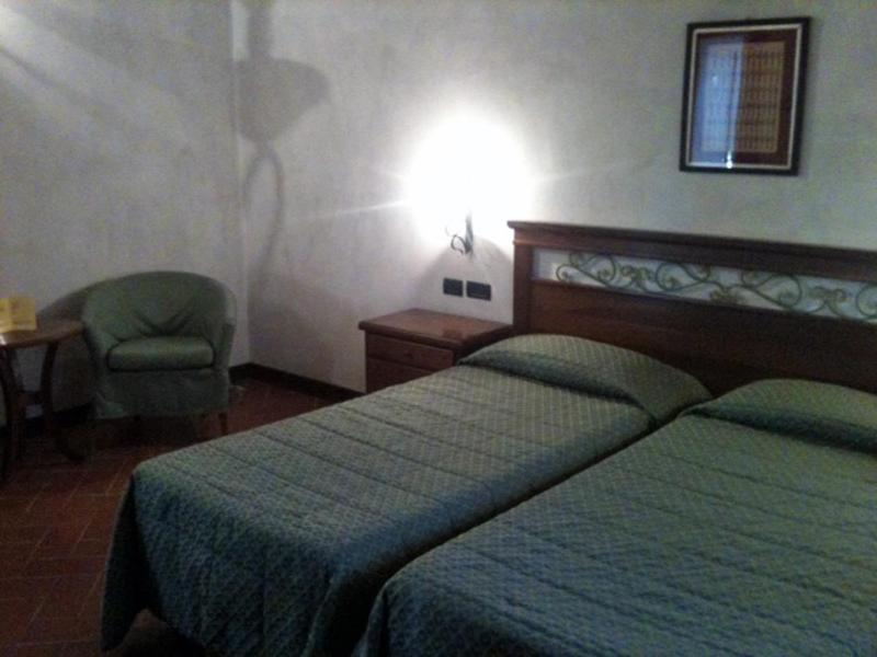 Bes Hotel Bergamo Cologno Al Serio Zimmer foto