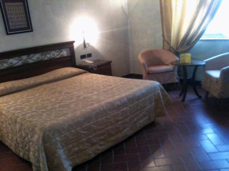 Bes Hotel Bergamo Cologno Al Serio Zimmer foto